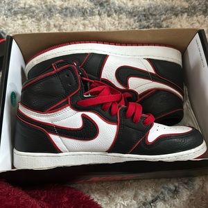 Bloodline Jordan 1s